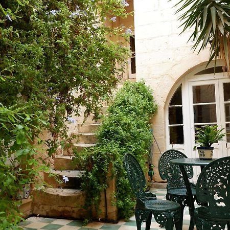 Village Knights Accommodation Żebbuġ Eksteriør bilde