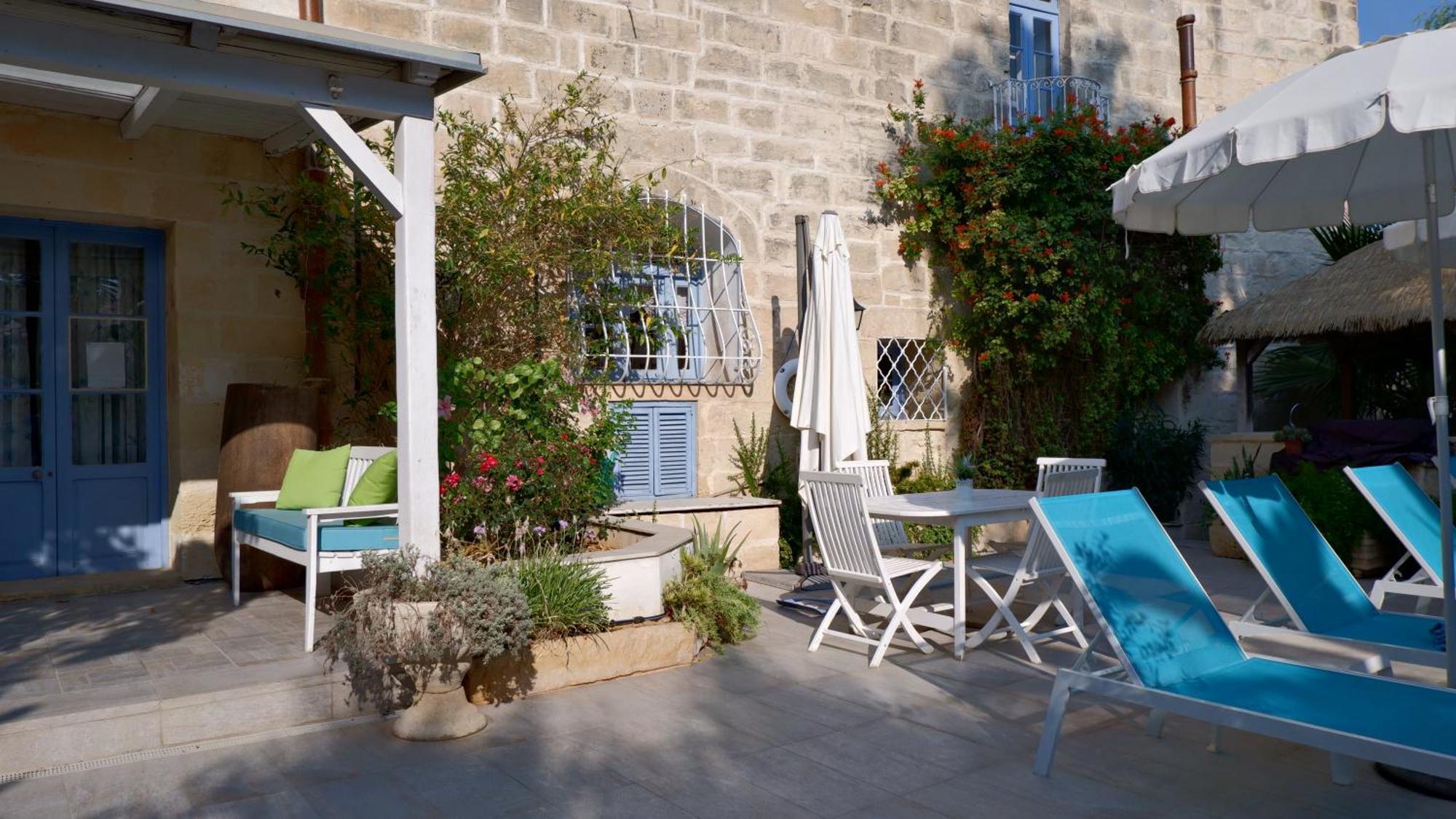 Village Knights Accommodation Żebbuġ Eksteriør bilde