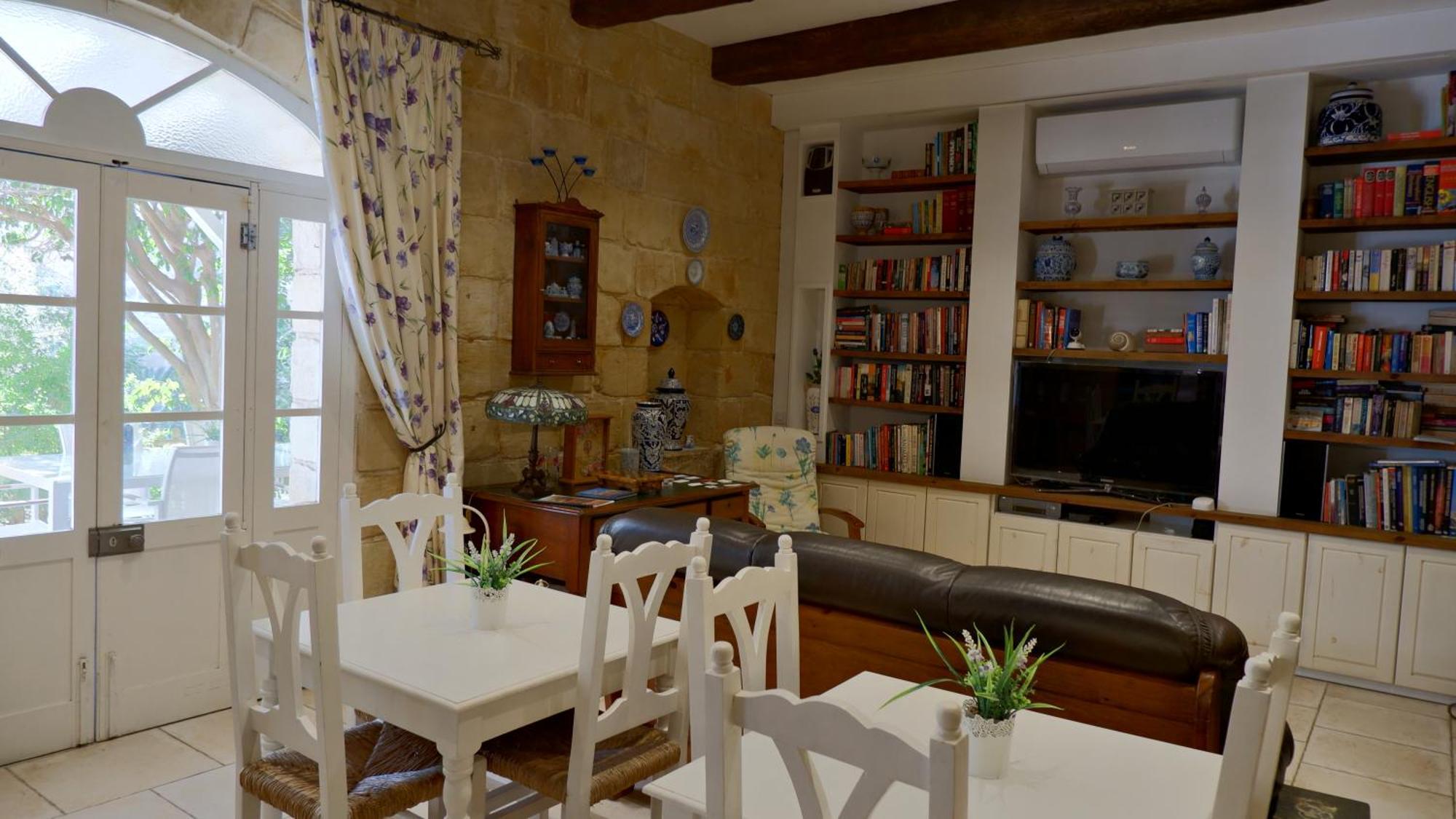 Village Knights Accommodation Żebbuġ Eksteriør bilde