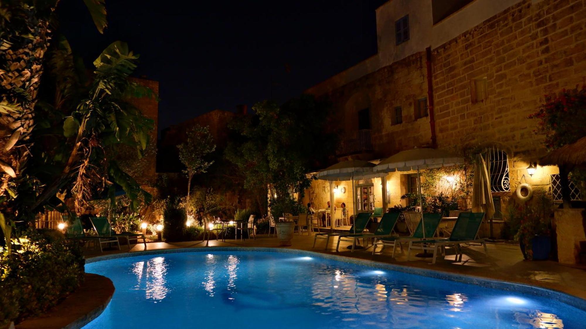 Village Knights Accommodation Żebbuġ Eksteriør bilde