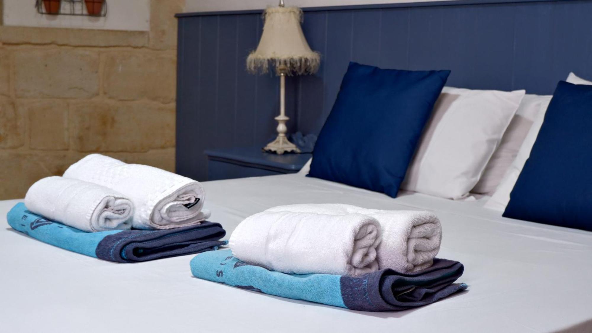 Village Knights Accommodation Żebbuġ Eksteriør bilde