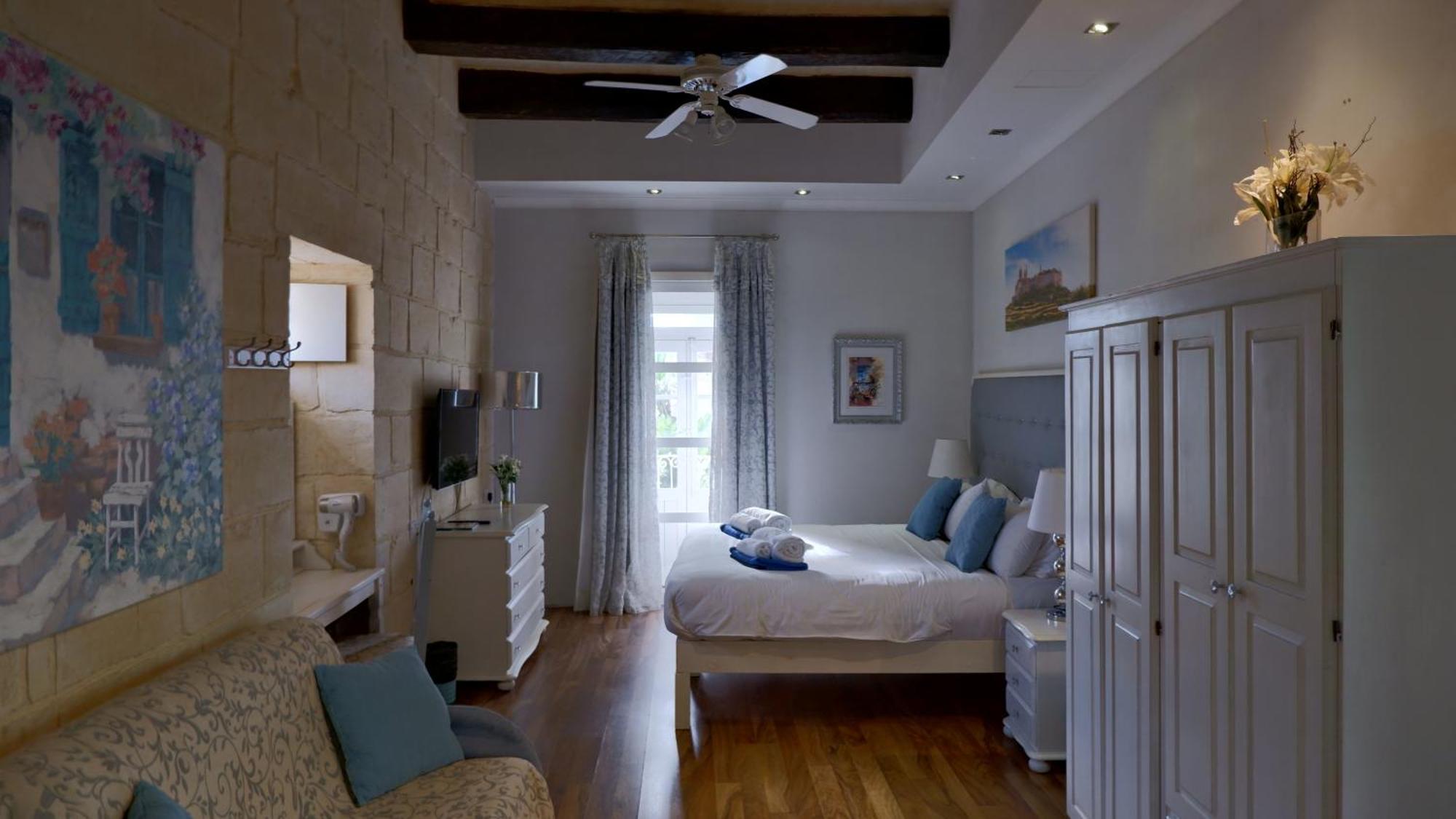 Village Knights Accommodation Żebbuġ Eksteriør bilde