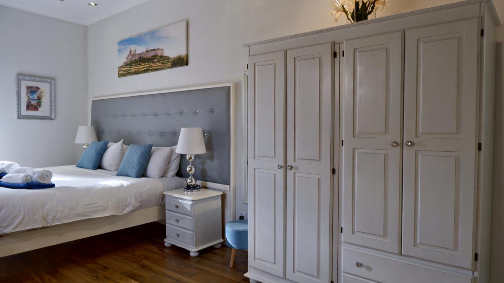 Village Knights Accommodation Żebbuġ Eksteriør bilde
