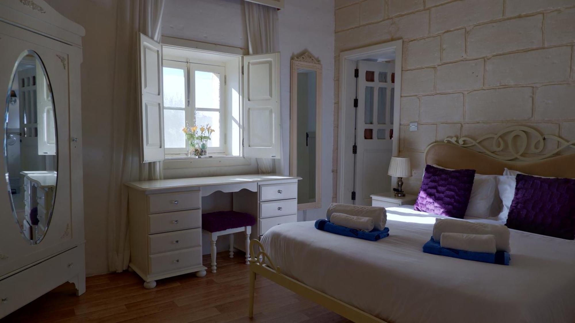 Village Knights Accommodation Żebbuġ Eksteriør bilde