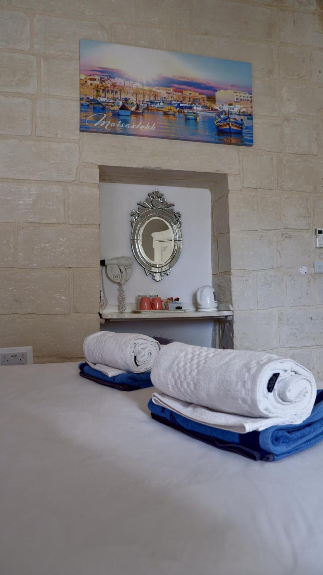 Village Knights Accommodation Żebbuġ Eksteriør bilde