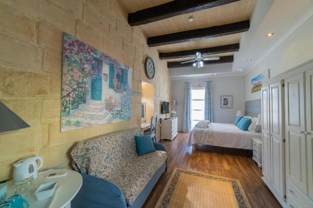 Village Knights Accommodation Żebbuġ Eksteriør bilde